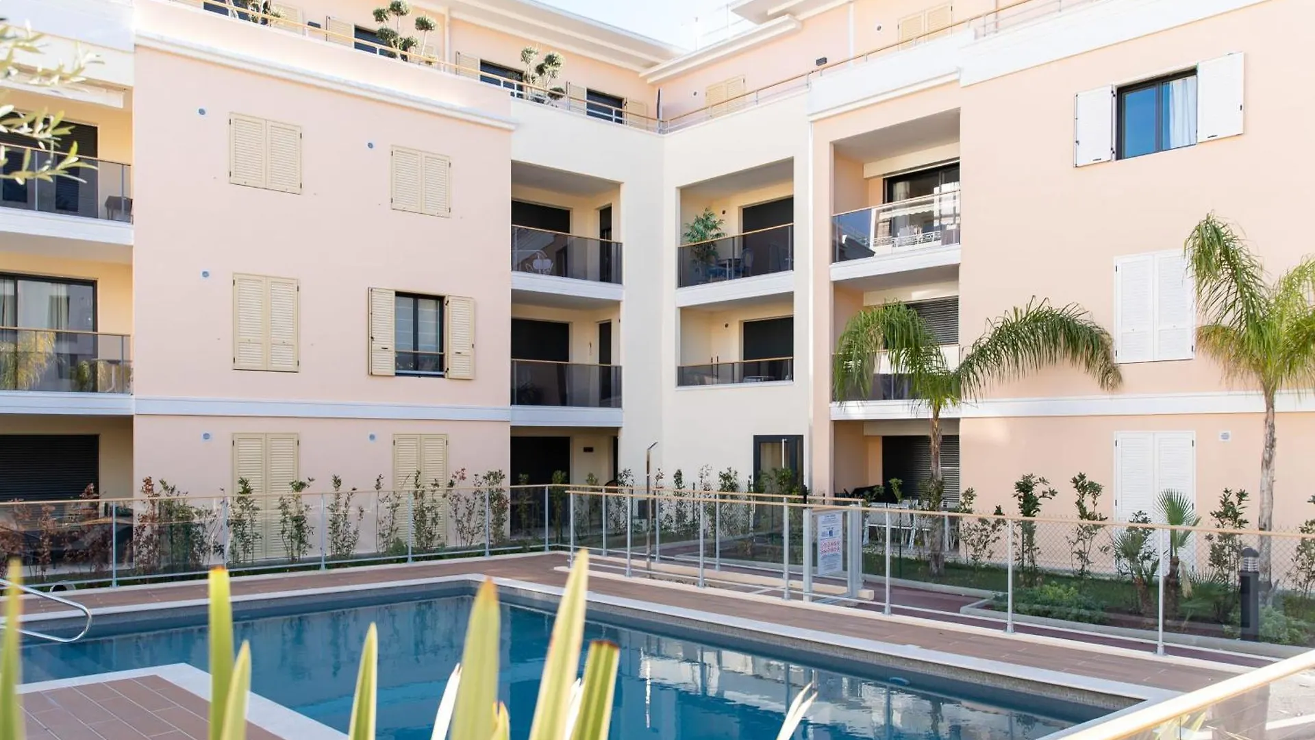 Modern Apartment With Swimming Pool Cannes